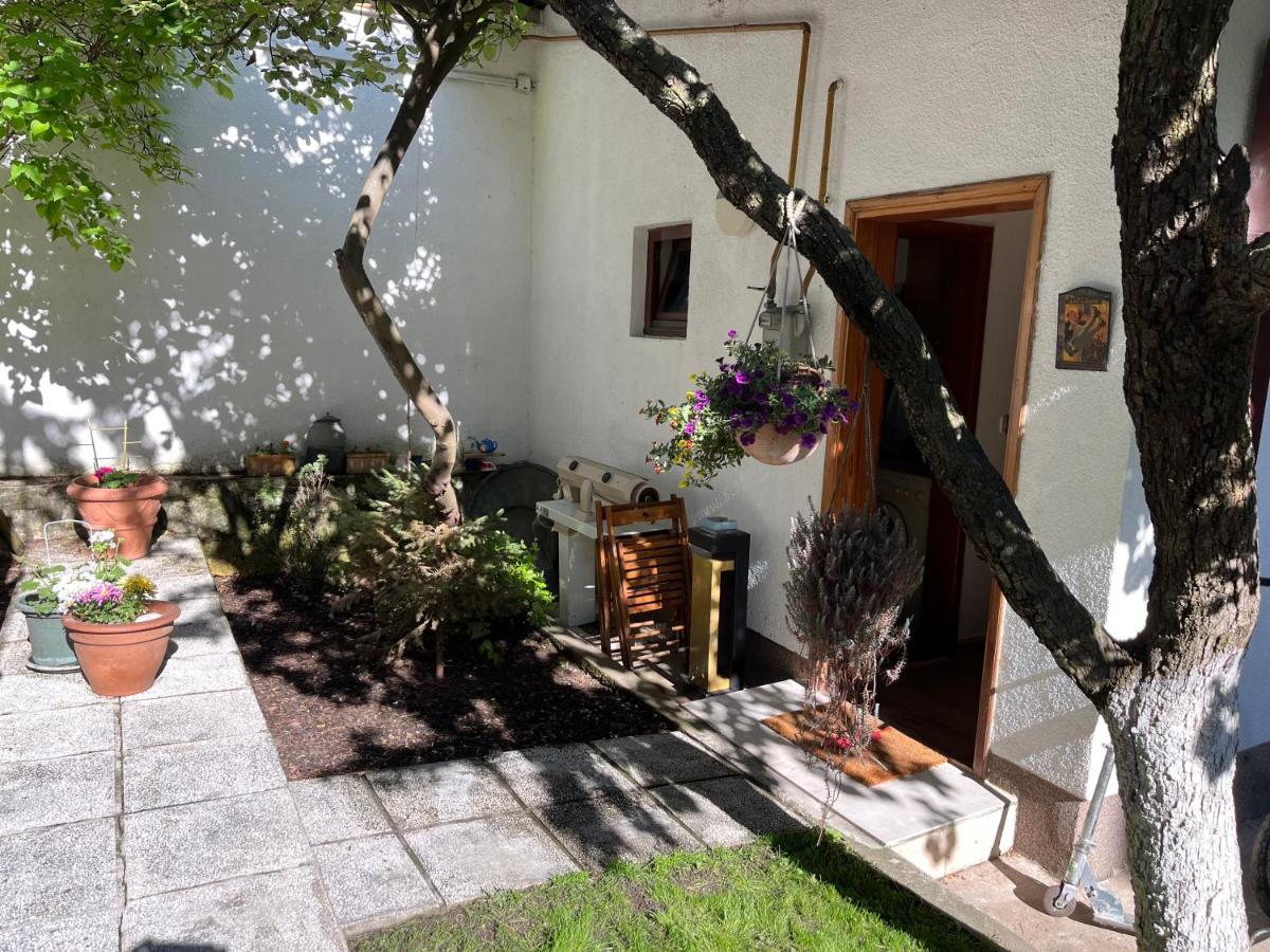 Apartments Music, Garden And Parking Sarajevo Bagian luar foto
