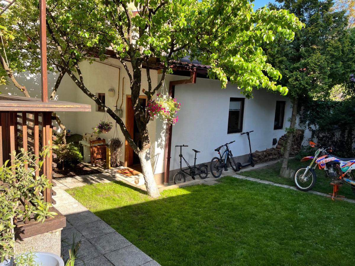 Apartments Music, Garden And Free Parking Sarajevo Bagian luar foto