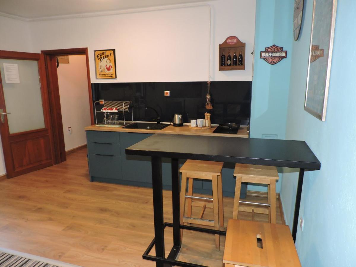 Apartments Music, Garden And Parking Sarajevo Bagian luar foto