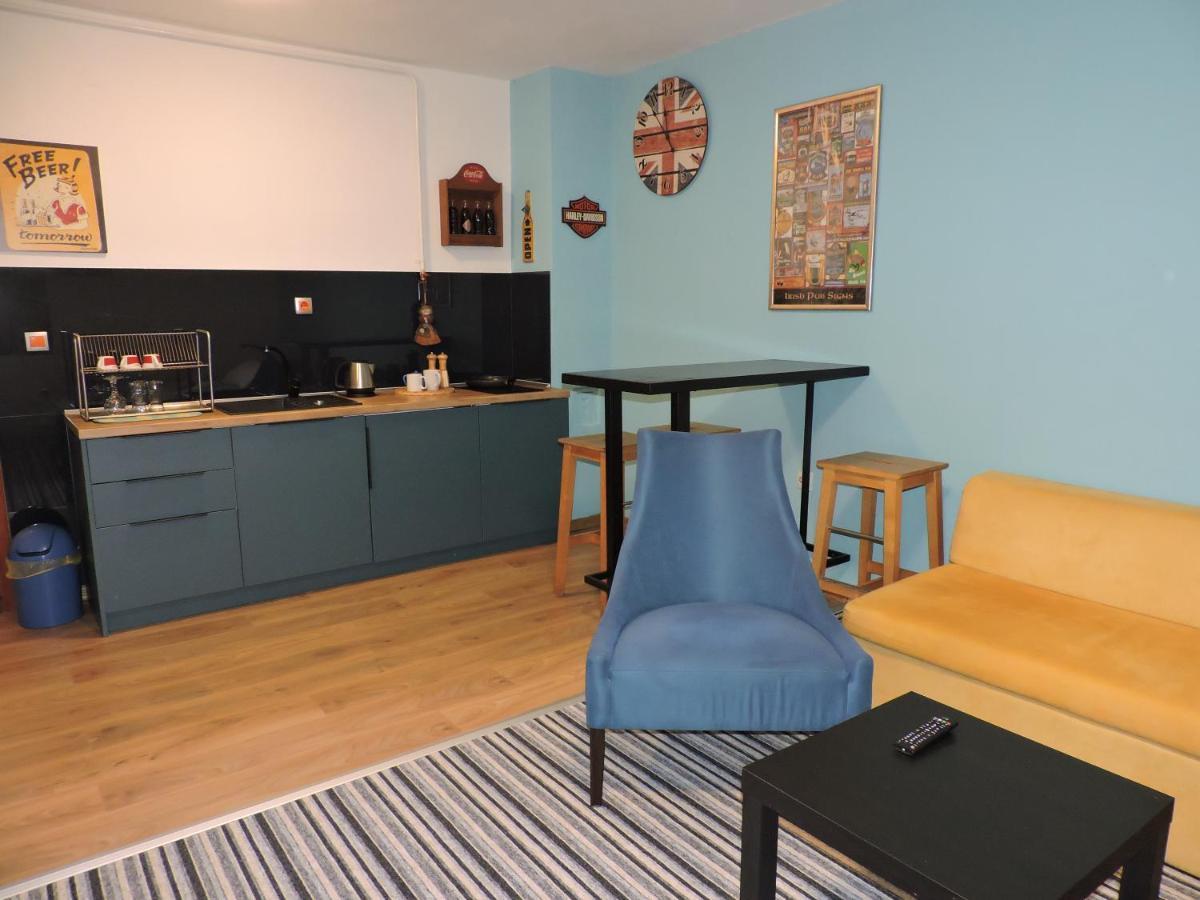 Apartments Music, Garden And Free Parking Sarajevo Bagian luar foto