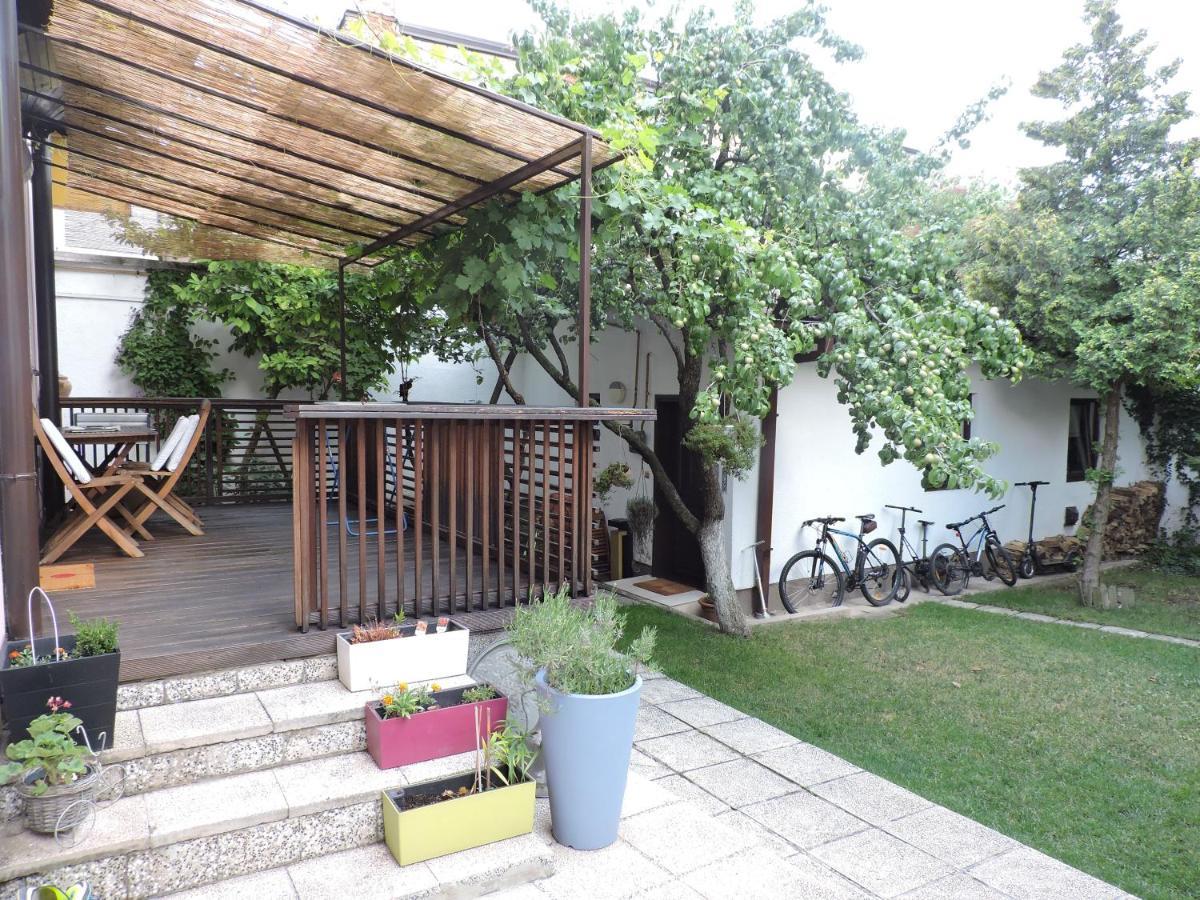Apartments Music, Garden And Free Parking Sarajevo Bagian luar foto