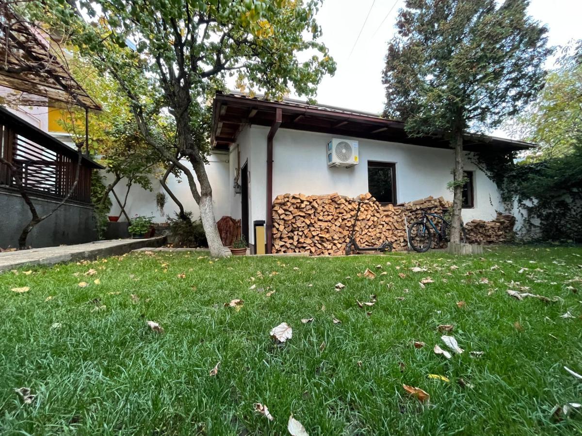 Apartments Music, Garden And Free Parking Sarajevo Bagian luar foto