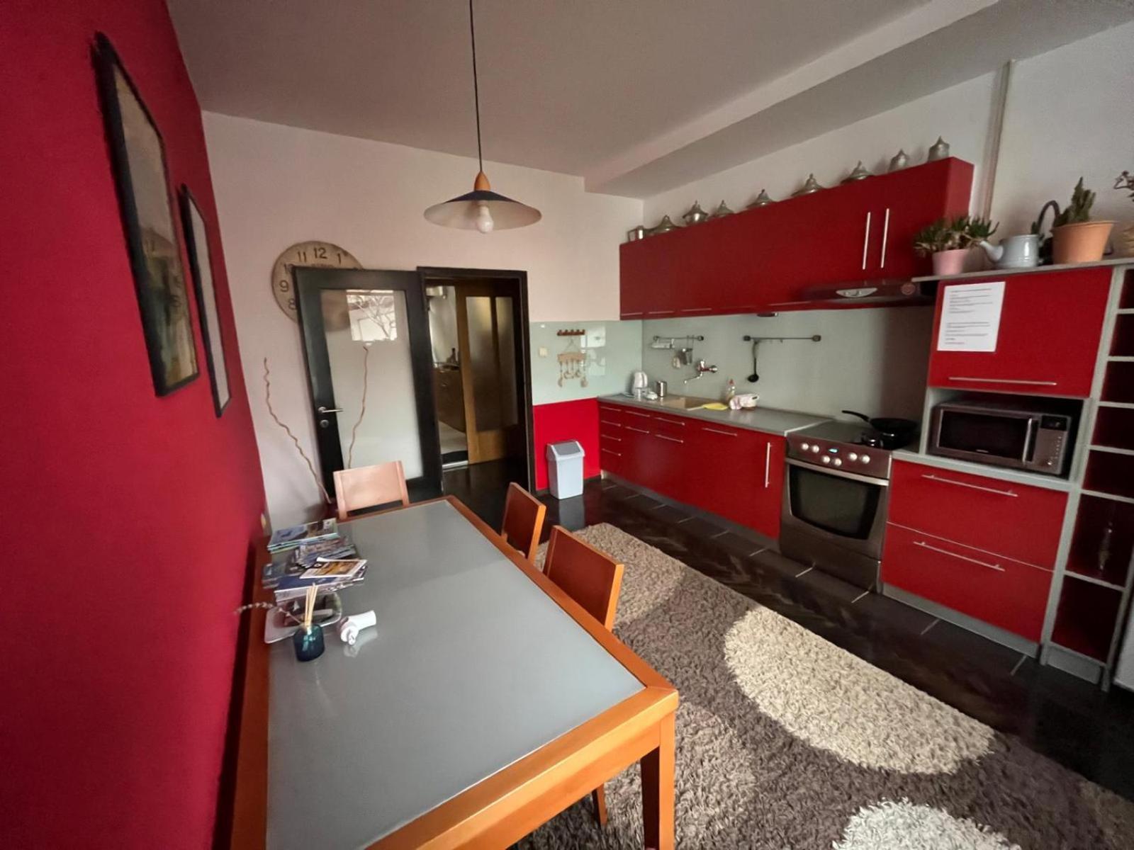 Apartments Music, Garden And Free Parking Sarajevo Bagian luar foto