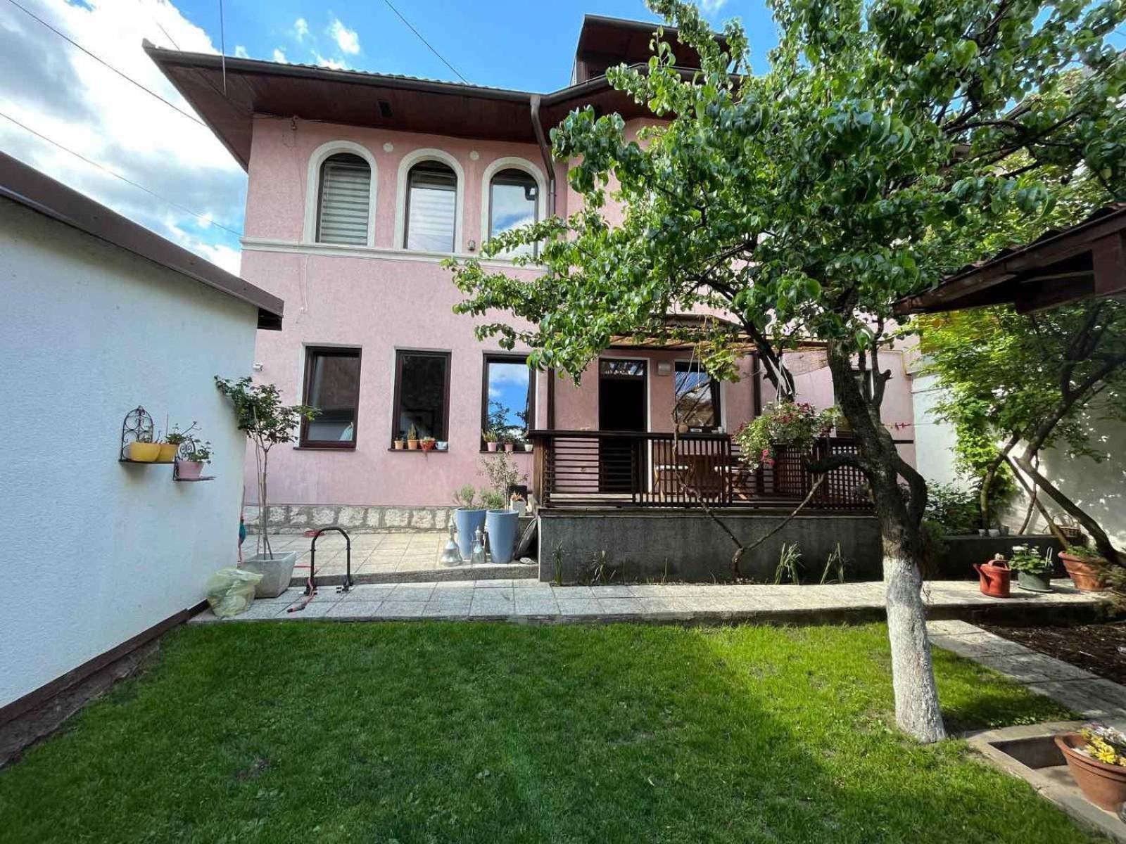 Apartments Music, Garden And Parking Sarajevo Bagian luar foto