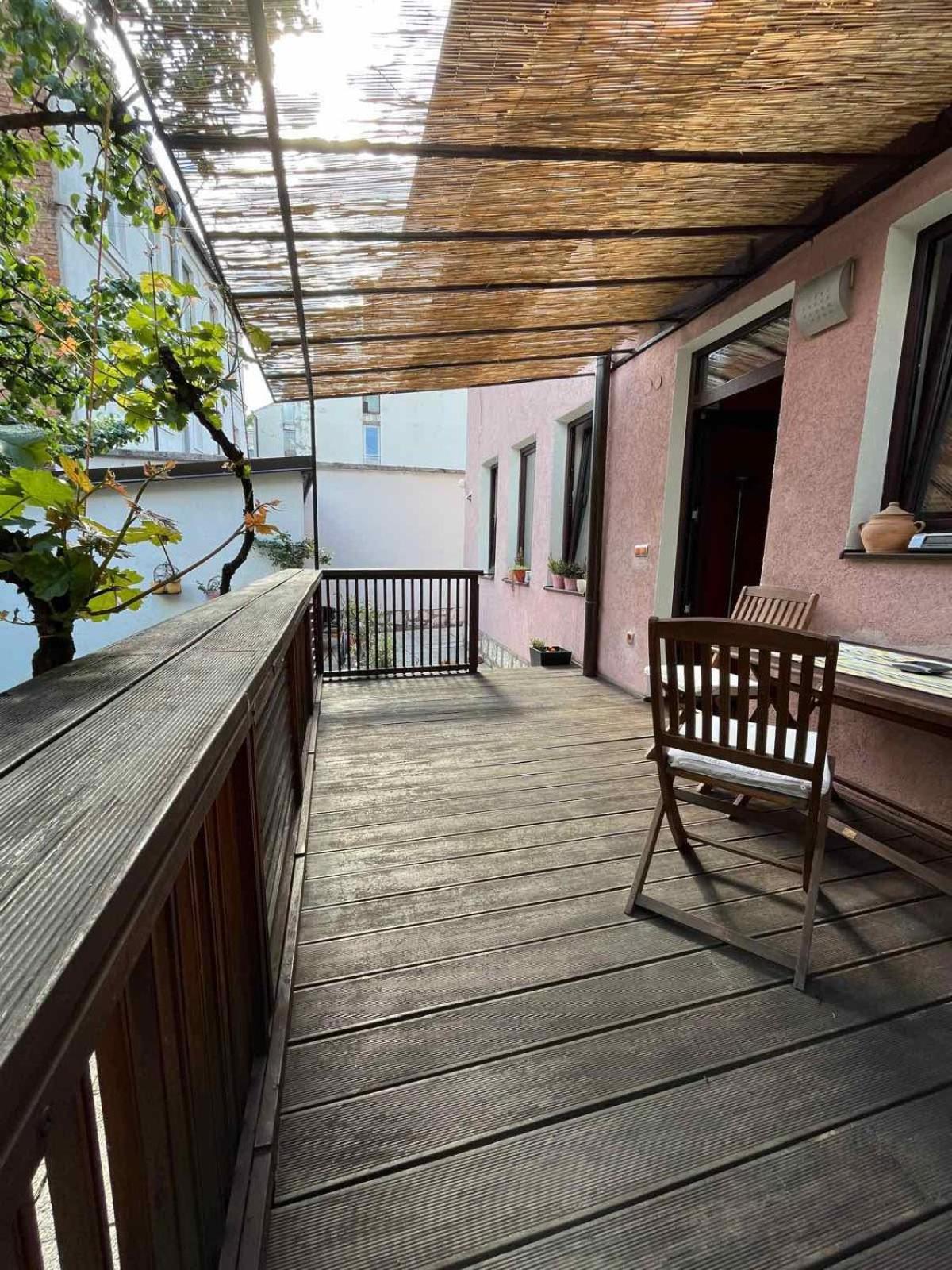 Apartments Music, Garden And Free Parking Sarajevo Bagian luar foto