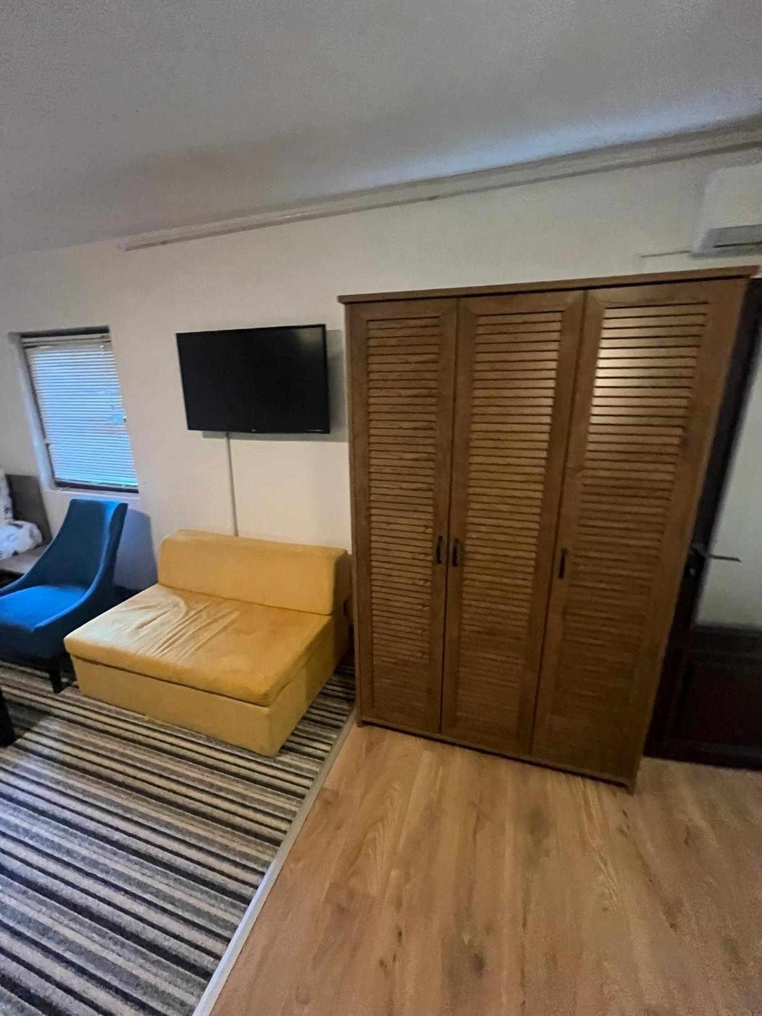 Apartments Music, Garden And Free Parking Sarajevo Bagian luar foto